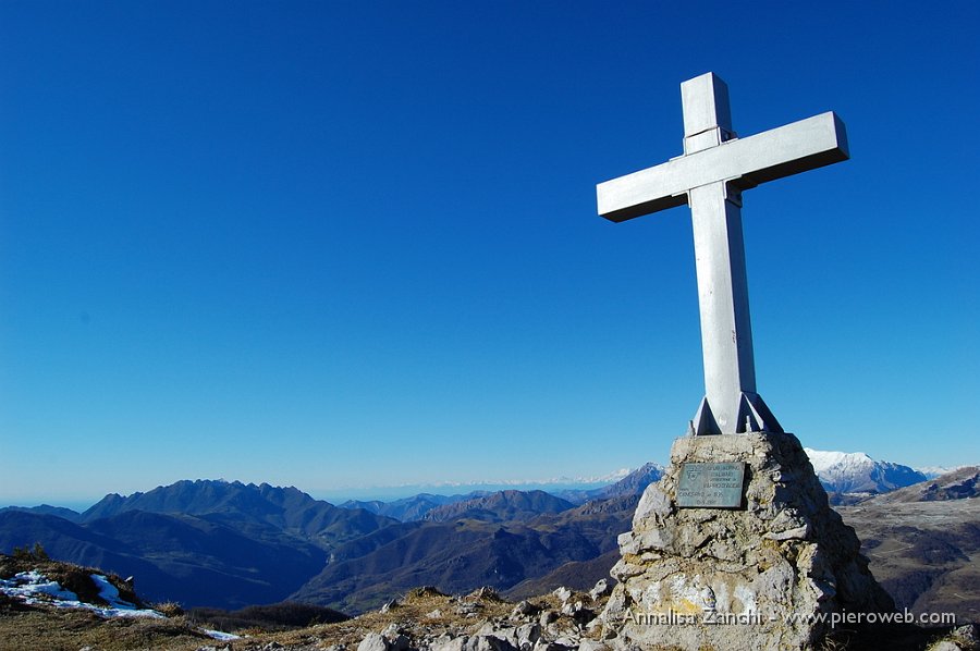 09 Dalla croce del Cancervo panorama a ovest.JPG